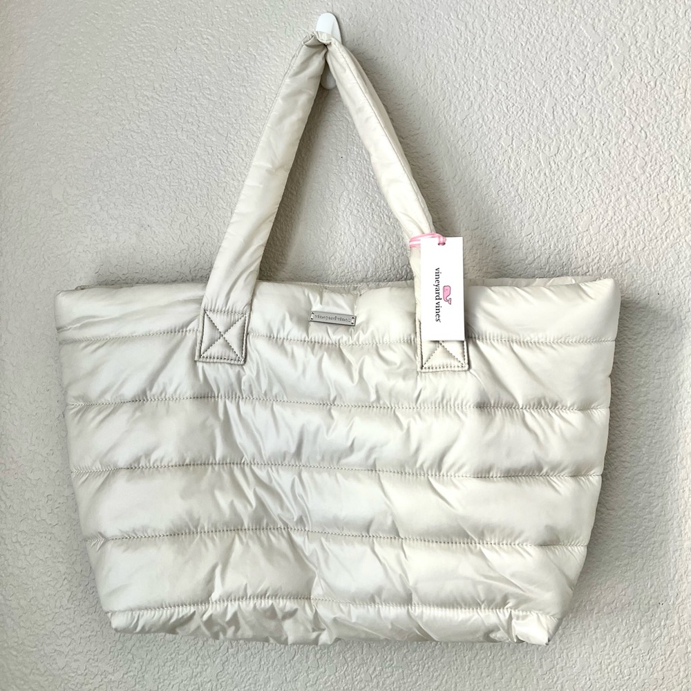 NWT Vineyard Vines Tonal Reversible Puffer Tote, OS